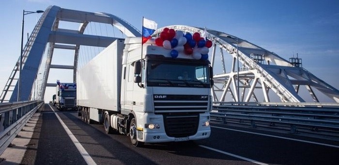 Теперь точно «без нервов»: Крымский мост открыл движение для грузовых автомобилей Теперь точно «без нервов»: Крымский мост открыл движение для грузовых автомобилей